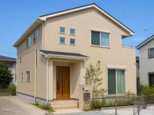 優しい印象のベージュ外壁一般戸建