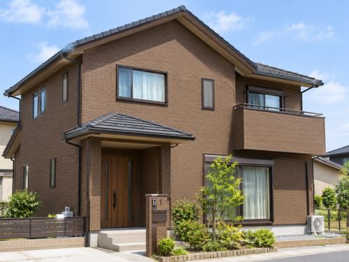 ブラウンの外壁は後悔する？メリット・注意点と配色のポイント